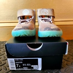 Toddler size 7 sneakers